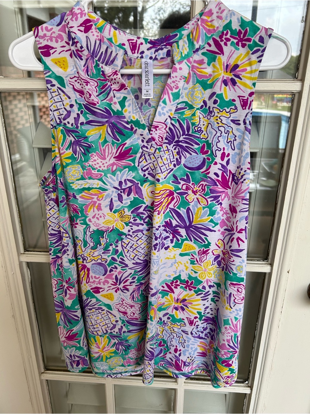 Dear Scarlett Sleeveless Floral V-Neck Top in Multi